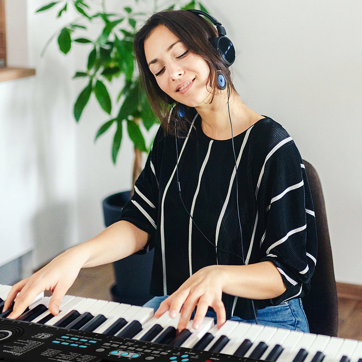 61 Key Electric Portable Digital Keyboard Piano for Beginner-Black