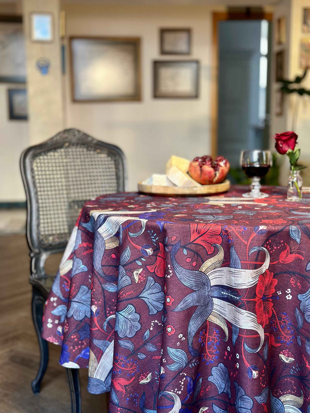 Round Tablecloth, linen-cotton mix, printed | Red drama