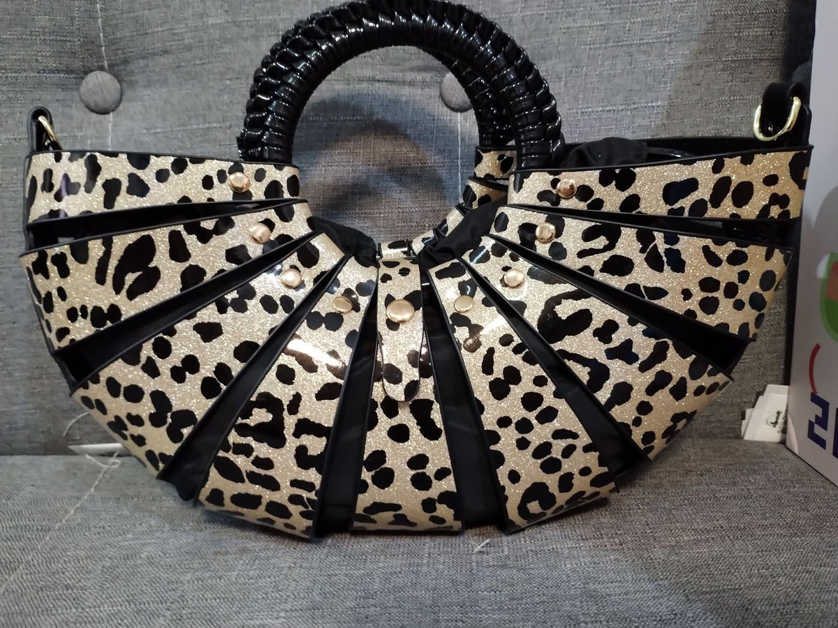 New Niche Hollow-out Inner-pocket Shell Handbag